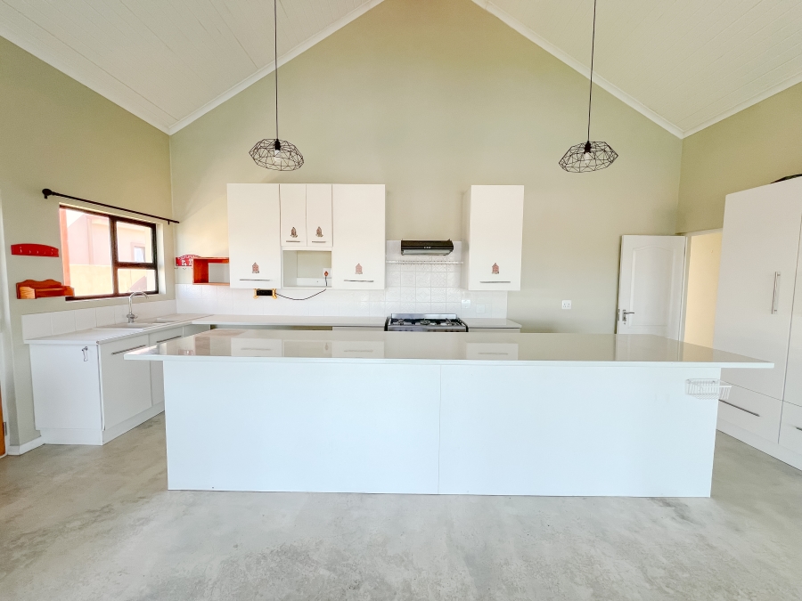 To Let 2 Bedroom Property for Rent in Robberg Ridge Western Cape